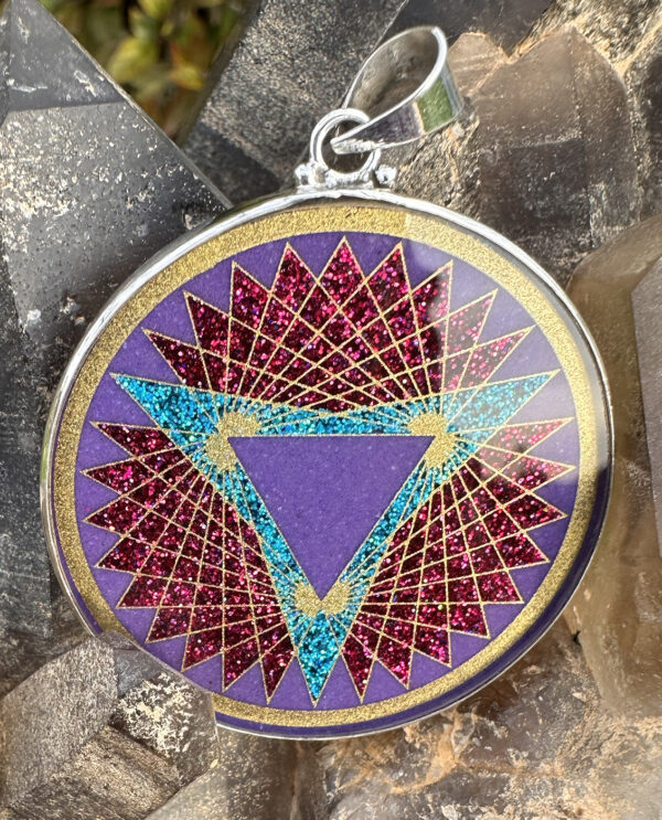 Merkabah/Pyramid of Light - Charoite - 052 - Image 2